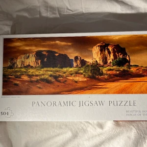 Goliath Pussel 504 - Goliath panorama pussel, 504 bitar. Bild över Monument Valley i USA.  Öppnat men aldrig lagt. Kan mötas upp i Göteborgsområdet. 