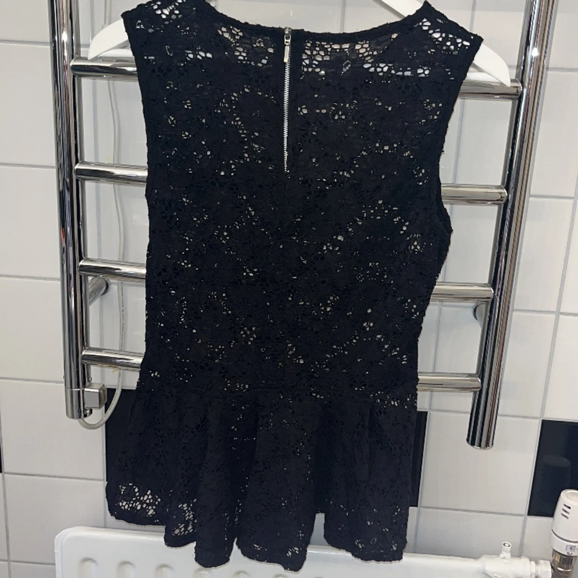 Topp med volang  - 90