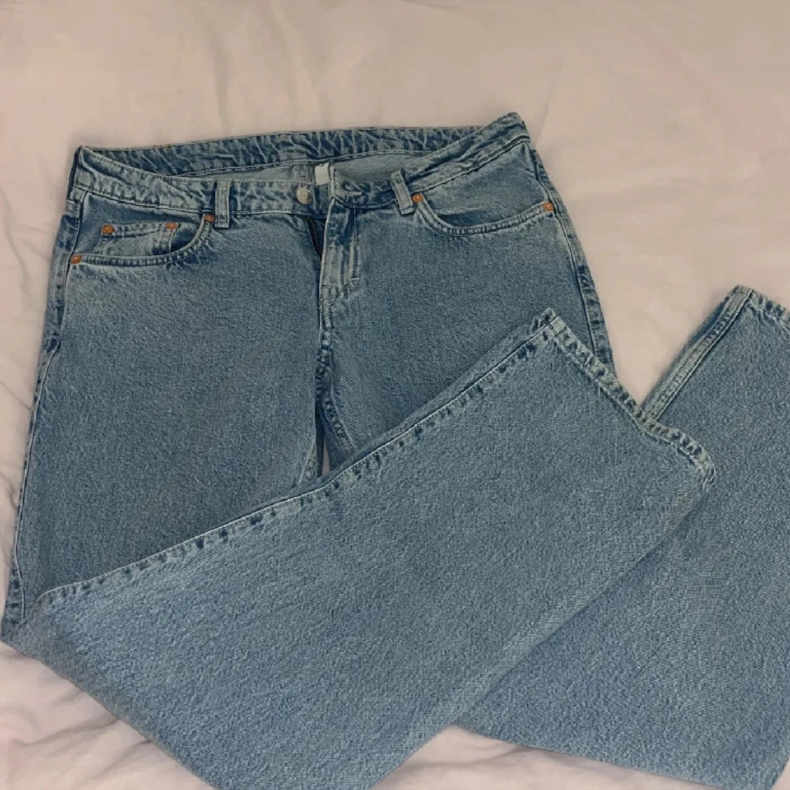 lådmidjade jeans - 90