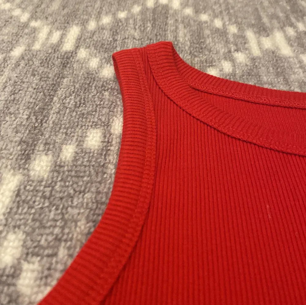 ett linne från Cubus, ord pris ca 100 säljer för 20 pga att jag inte gillar färgen använt endast till jul  . Toppar.