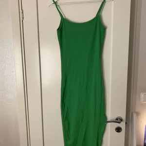 Klänning - Snygg och somrig klänning! Nypris 229!