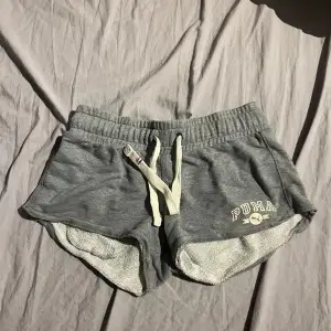 Gråa mjukisshorts ifrån Puma