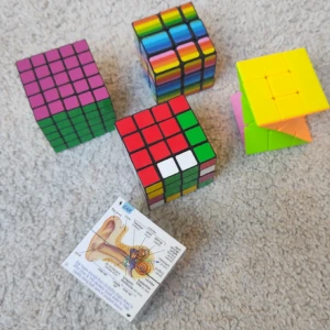 rubiks cubes , mm - rubiks cubes, anatomi cube. Fråga gärna om fler bilder. Prisförslag är välkomna, annars gåre väl att ena sig om nåt :) 