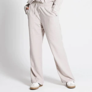 Beige linne byxor - Säljer nu mina gamla linne byxor från lager 157 i storlek S eftersom jag har köpt ett nytt par och dom kommer inte längre till användning:) använda några få gånger under förra sommaren 