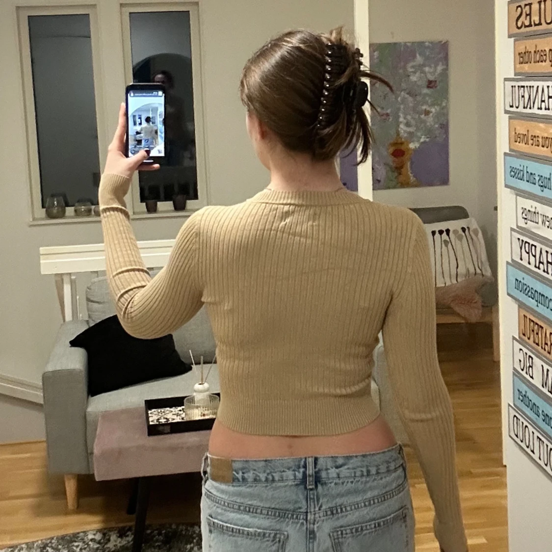 Kroppad långärmad tröja, använd ganska mycket men den är fortfarande i bra skick! - 90