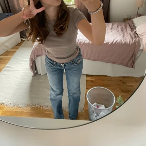 Lågmidjade jeans   - Intressekoll på mina lågmidjade weekday jeans. Kom med prisförslag.💞