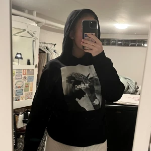 Tupac Hoodie - Använd en gång. Normal i storleken.