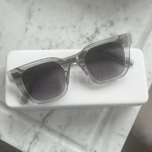 Gråa chinos  - Säljes detta jätte snygga chimis då dem inte kommer till Andvändning. Har inga defekter och har inte använts mycket