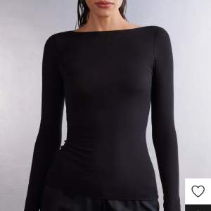 Jätte fin intimissimi tröja i svart knappt använd (ny pris:559kr)