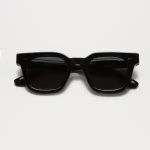 Säljer oanvända chimieyewear solglasögonen (04 black), pga. att de inte används. Påse och oanvänd putsduk ingår!
