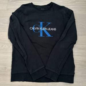 Säljer en Calvin Klein tröja i storlek XS. Tröjan är i bra skick. Skriv vid frågor eller funderingar!