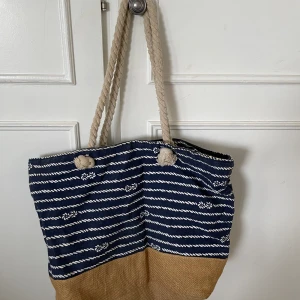 Strandväska - Inköpt i Grekland. Superfin men använder inte längre 🫶🏼