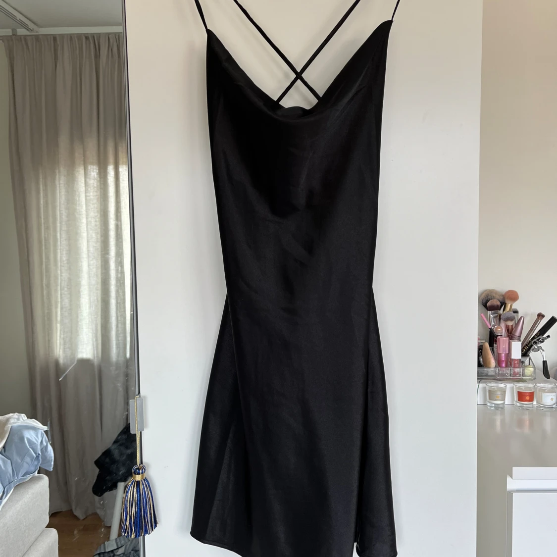 Svart satin klänning