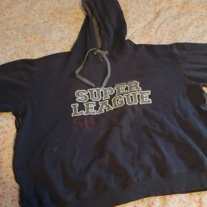 Hoodie - Skönt Oversized hoodie. Liten fläck och lite sliten