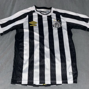 Santos tröja - Säljer denna santos tröja då jag inte använder den, skick 9,5/10 använd en eller två gånger