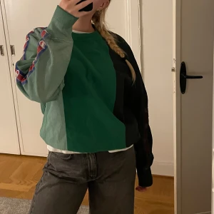 Champion sweatshirt  - Grön randig sweatshirt från Champion!💚