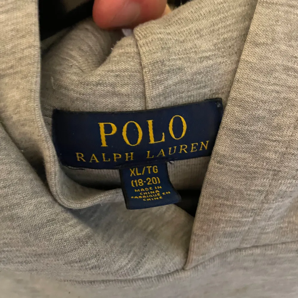 Ralph lauren hoodie i storlek XL junior. Passar small-medium.. Hoodies.