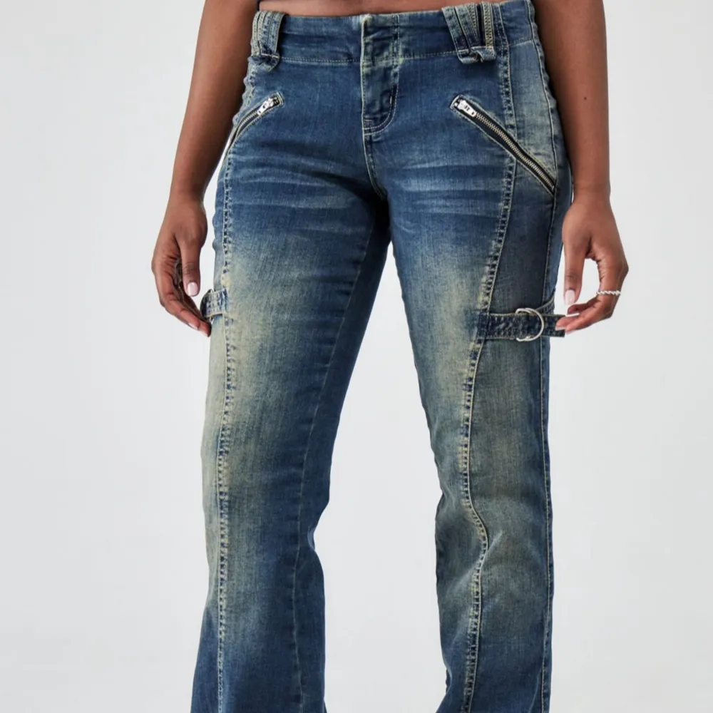 Helt slutsålda sjukt coola jeans från Urban💗 Nyskick. Storlek 26W 32L🤍. Jeans & Byxor.