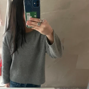 Tunn tröja Zara - Tunn stickad tröja från zara som inte passar så fint på mig, bra skick utan defekter! Pris kan diskuteras ❤️