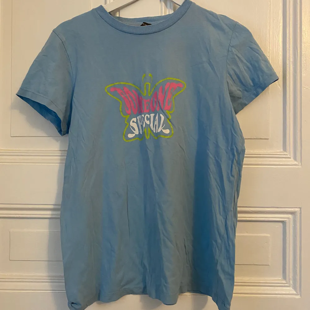 Superfin T-shirt från Primark💕 Använd men som ny💗. T-shirts.