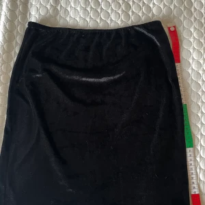  Sammetskjol -  Vinter sammetskjol, aldrig använts 