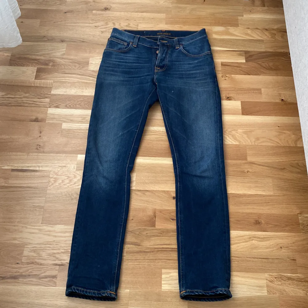 Storleken på jeansen är w 28 och L 32, skicket är 7 av 10 och passformen är slim fit /skinny fit passar L. Jeans & Byxor.