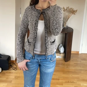Intimissimi kofta - Så söt kofta från Intimissimi💕 Går att knäppa hela vägen! Står strlk M på lappen men skulle säga att den mer är som en S
