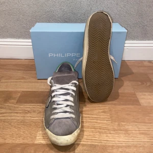 Philippe Model skor - Feta Philippe Models, helt perfekta till sommaren!☀️Bra skick, inga defekter 9/10. Skriv om du har några frågor! REJOICE