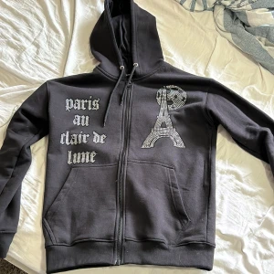 Blinglucid zip hoodie - Snygg rhinestone zip hoodie, nästan nyskick 
