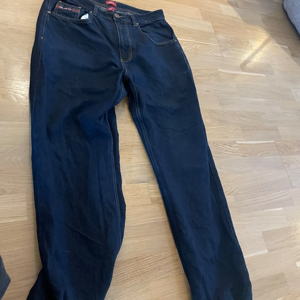 Köpta för 899+frakt  på ”def shop” (online) Säljes pga stilbyte  VÄLDIGT baggy!!  Lite i stil av jesse pinkman  från breaking bad. Jeans & Byxor.