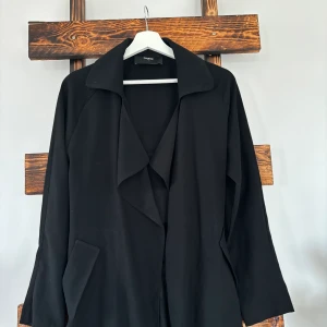 Kapa från bikbok  - Tun skön kappa från bikbok  Använd 1 gång Storlek xs