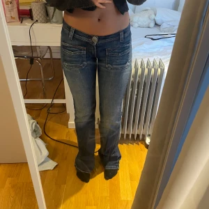 Vintage lågmidjade jeans från onlyjeans  - Snygga lågmidjade har några defekter se sista bilder