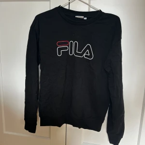 Fila sweatshirt  - Fila sweatshirt. Använd få gånger. Inga defekter och i bra skick. 