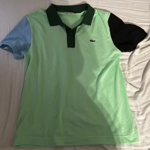 Lacoste Pike - Säljer denna pike som jag köpte från Zalando för inte så länge sen. Minns inte nypriset men vet att det var runt 1000. Storleken är M