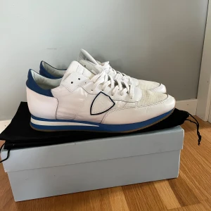 Philippe model trainers  - Hej säljer några riktigt feta Philippe model trainers i mycket bra skick. Priset är inte hugget i sten.