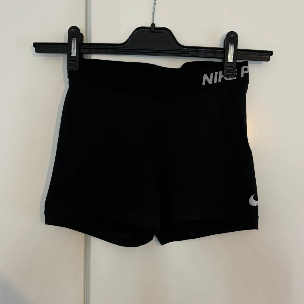 Nike shorts som ej kommer till användning längre. Pris går att diskutera❤️. Shorts.