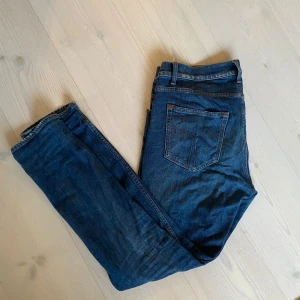 Tiger of Sweden Jeans - Säljer nu mina tiger of Sweden jeans i modellen pistolero med slim passform. Jeansen är i väldigt bra skick utan defekter. Nypris på dessa ligger runt 1600 kr. Skriv gärna om du har några frågor, är villig att diskutera priset! 