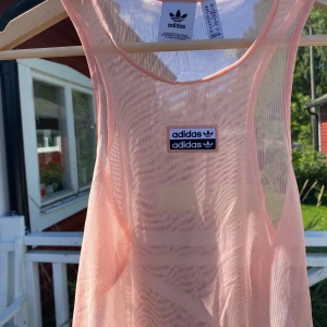 Adidas mesh tank - Rosa Adidas mesh linne 