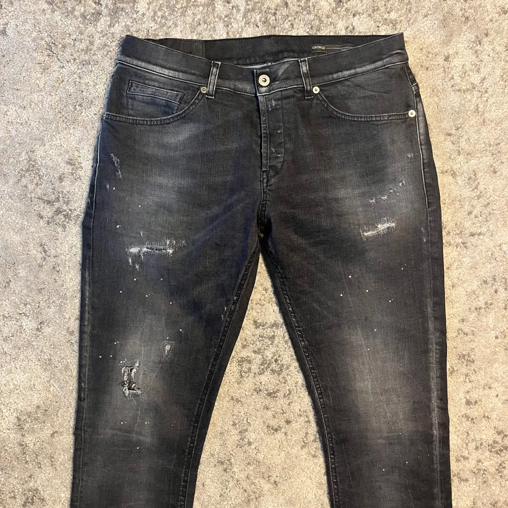 Tjena! Säljer nu ett par tvär feta Dondup Jeans! | Skick 9/10 sjukt bra! | Nypris 3500kr | Mitt pris 1199kr | Kom pm vid frågor eller funderingar! | Postas eller möts upp i Gävle!. Jeans & Byxor.