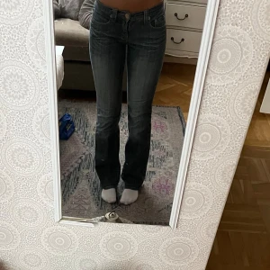 SP jeans bootcut - Knappt använda jätte fina lågmidjade jeans märket sp jeans( säljs en längre)