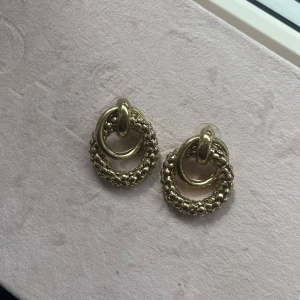 Örhängen - Fina örhängen som inte kommer till användning