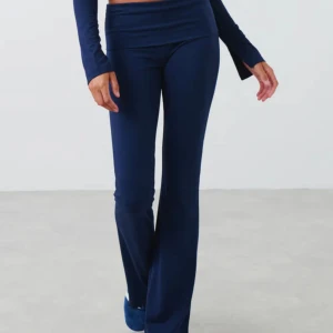 Gina yoga pants  - Säljer yoga pants då de används knappt. Kan byta mot storlek xxs också! De är i gott skick och ser ut som de gör på bilden