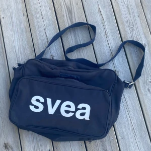 Väska  - Väska från Svea. Använd men inga tecken på slitage. 