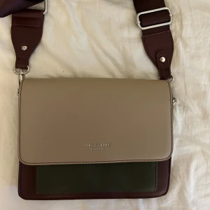 Väska - Använd 2 gånger, utmärkt skick 