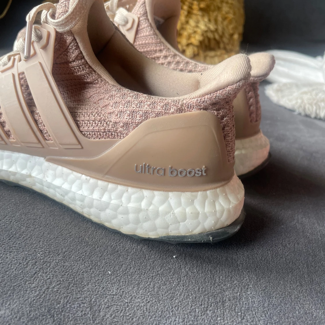 ULTRABOOST BIEGE - 91