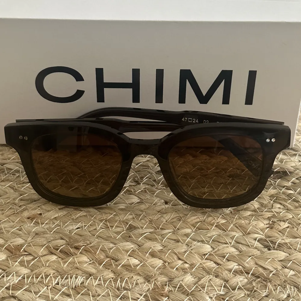 Säljer mina solglasögon från Chimi! Varsamt använda/ fåtal gånger🤎 ord pris 1350kr. Accessoarer.