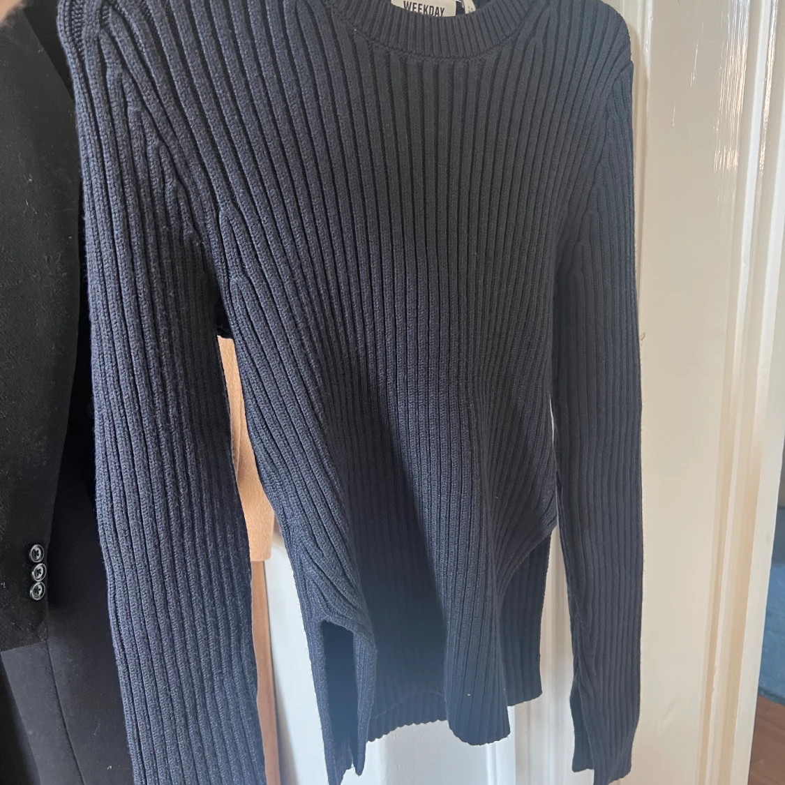 Mörkblå stickad  - 90