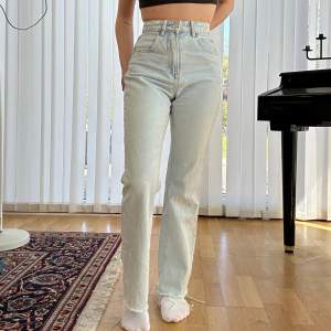 Säljer mina vintage jeans från Stradivarius, använda max 3 gånger. Hör av dig vid intresse☺️