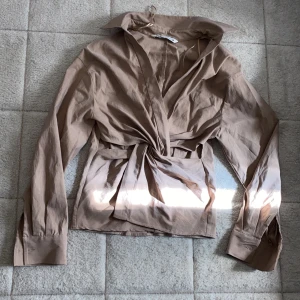 Skjorta  - Bra skick, Öppen vid midjan 