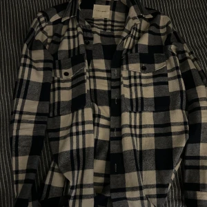 A day’s march skjorta/overshirt - En skjorta från a day’s march som är i nyskick, prutbart